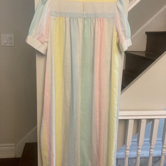Pastel Shift Dress With Peter Pan Collar - Picture 5 of 5